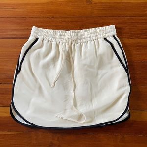 Off-white mini skirt by Madewell. Size XS.